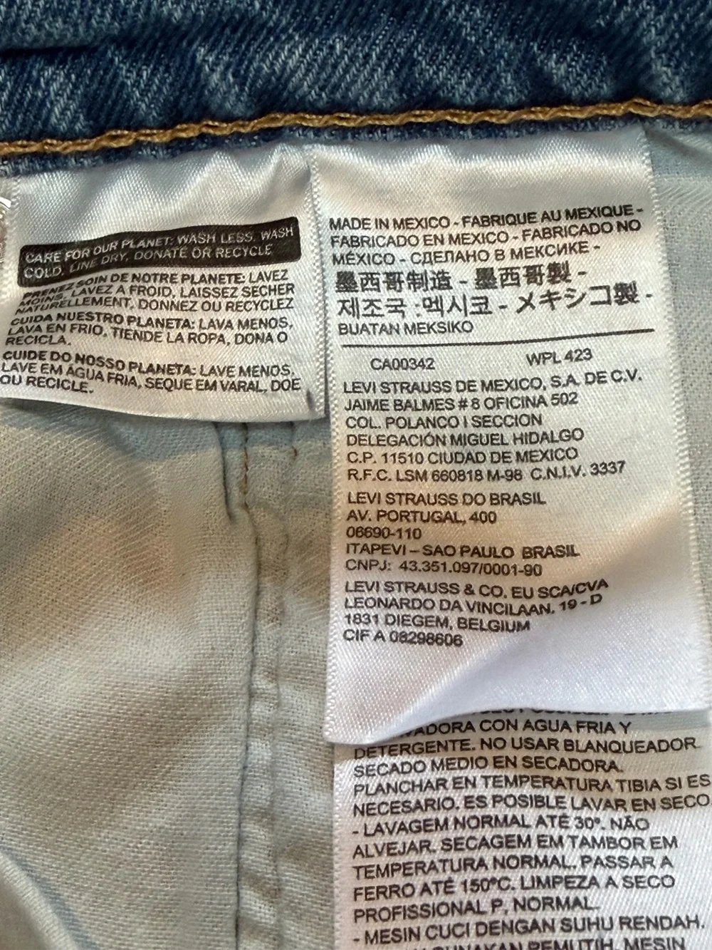 Levi’s 541 Athletic Taper Jeans Mens 42x32 Distressed Ripped Stretch Blue Denim